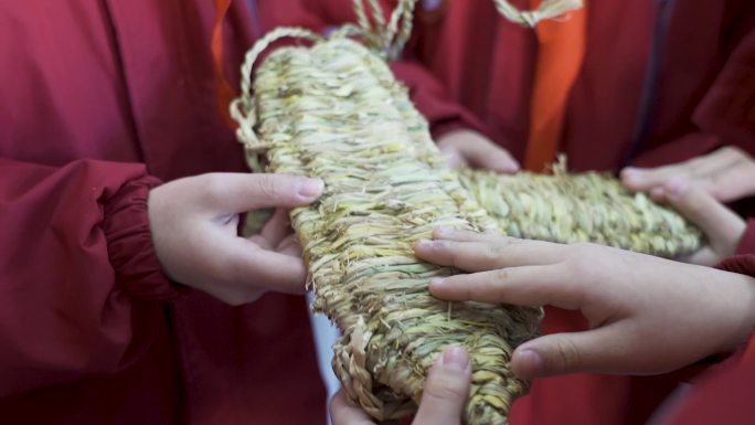 草鞋 煤油灯 水壶 毛主席纪念章