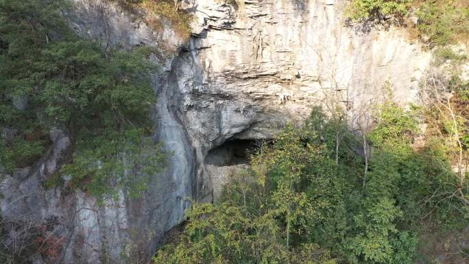 4K航拍农村喀斯特地貌溶洞3组1分6秒