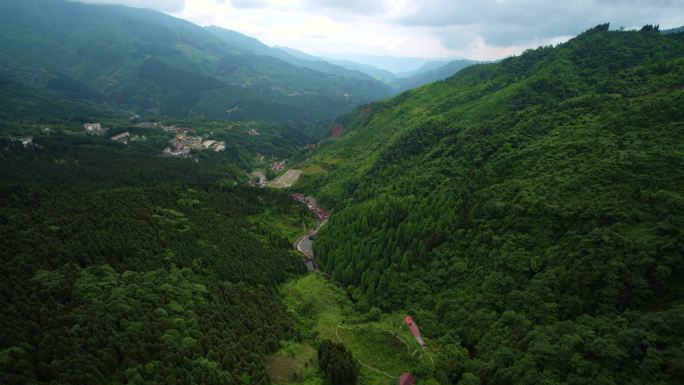 航拍公路村庄青山绿水