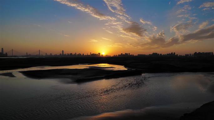 夕阳黄昏下的沙漠河流素材