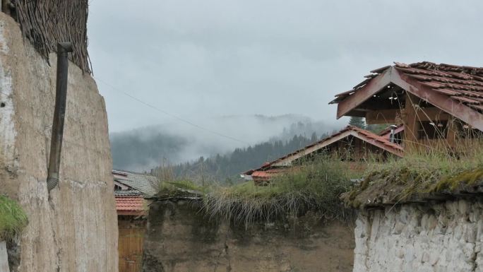 偏远山村瓦房老旧建筑