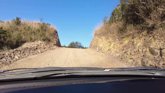 户外蓝天山路高山风车