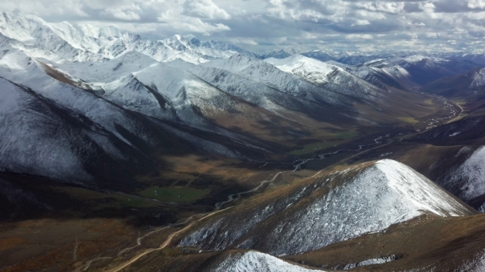 川西贡嘎雅哈垭口雪山风光