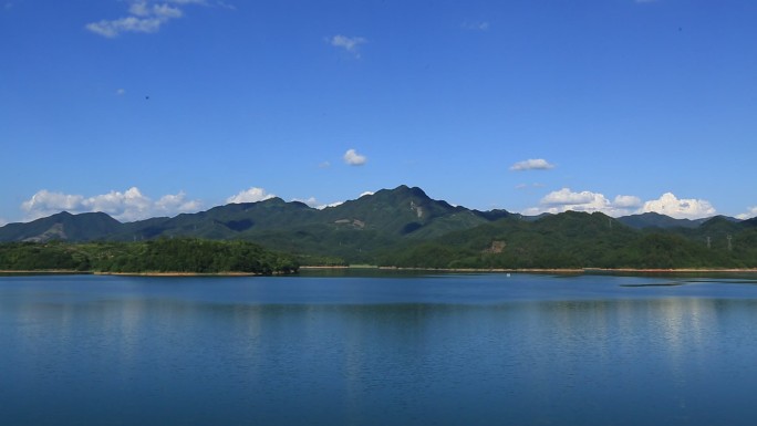 山水浙江诸暨东白湖青山绿水蓝天白云原素材