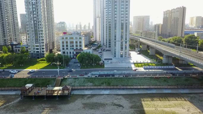 航拍江边大桥高楼公路