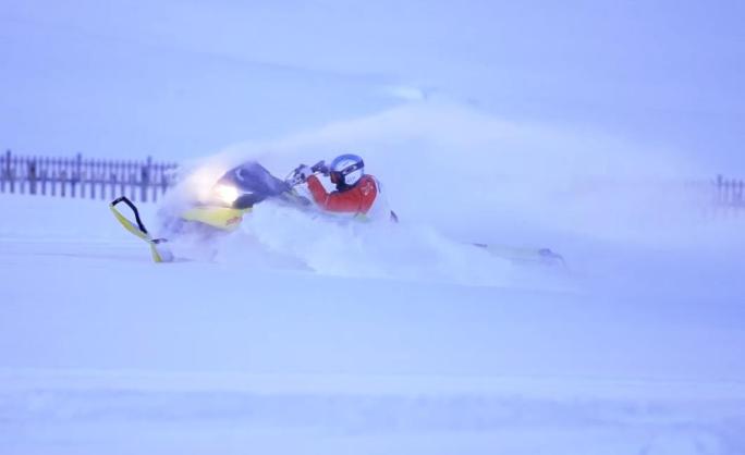 雪地摩托车特技高清实拍