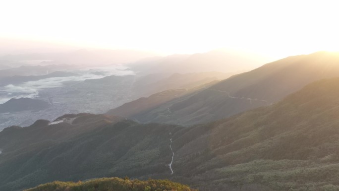 小镇森林大山清晨日出4K航拍