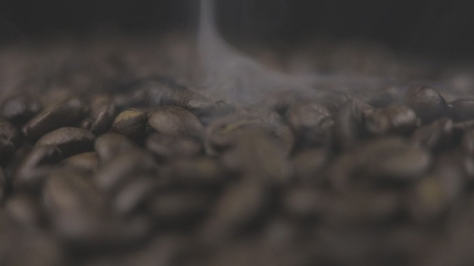 咖啡豆烘焙焦香四溢