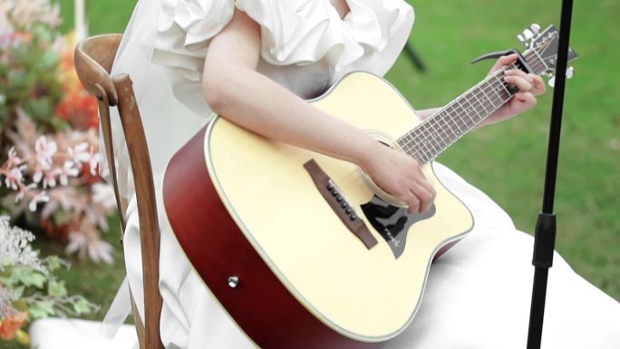 弹吉他的新娘