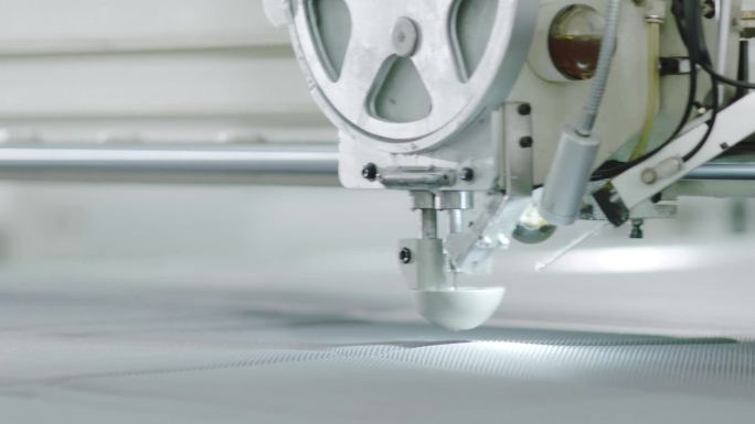 高端自动化大型缝纫机床垫制造生产缝制工业