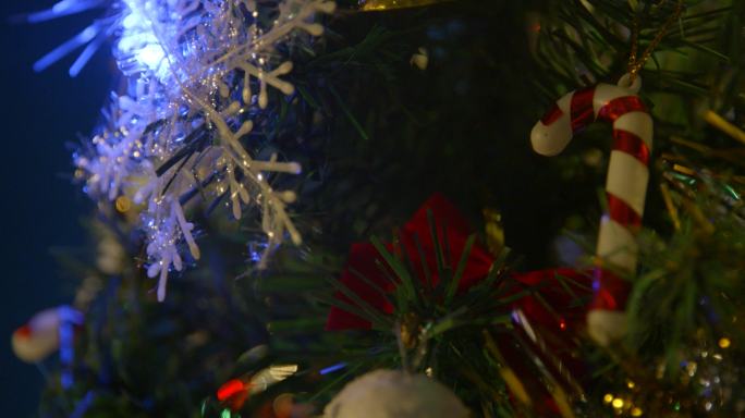 RED实拍4k圣诞节平安夜装饰圣诞树