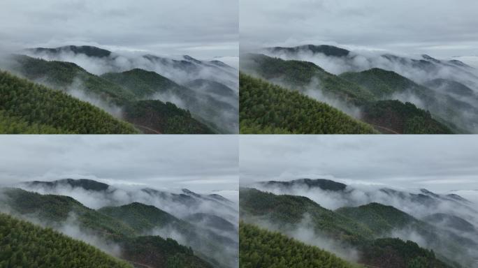 山峦叠嶂云雾缭绕