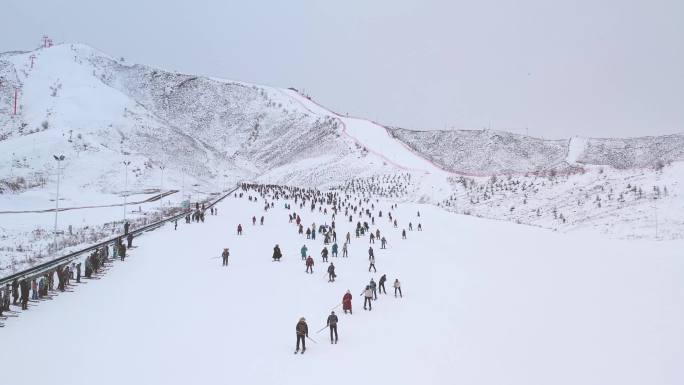 古老皮毛滑雪高清航拍视频