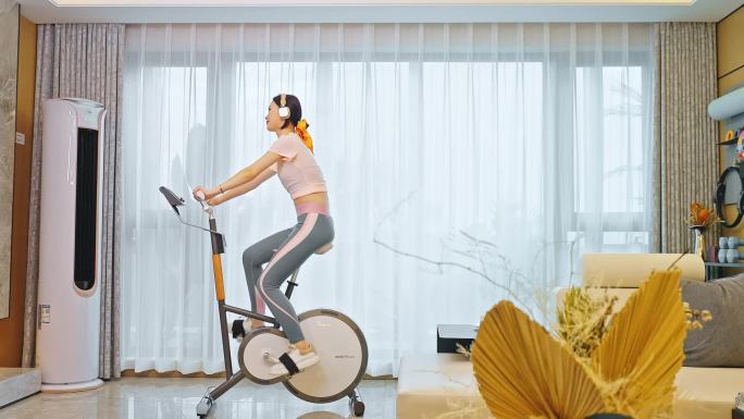 有氧运动动感单车瑜伽