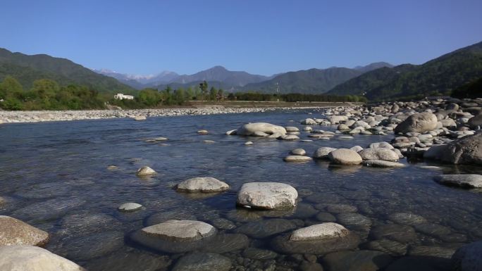 河流