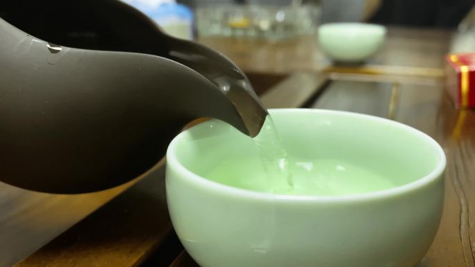 （多镜头）绿茶倒茶喝茶