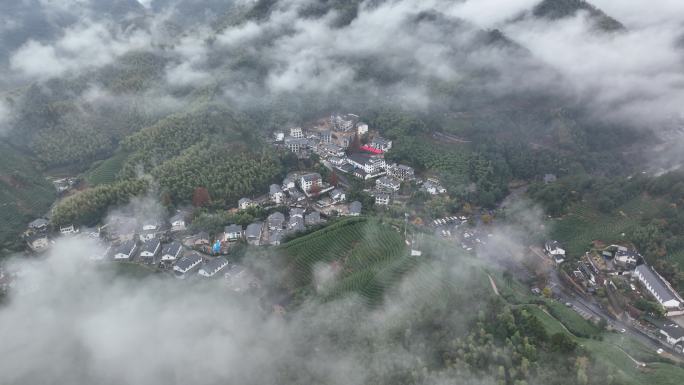 山村云雾缭绕