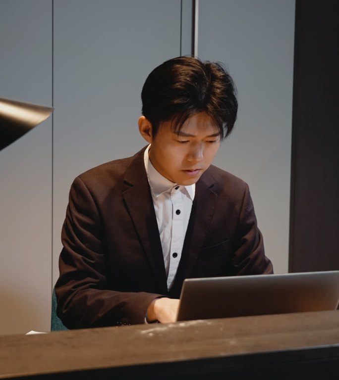 深夜加班竖版