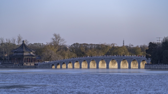 北京颐和园冬日十七孔桥金光穿洞延时摄影