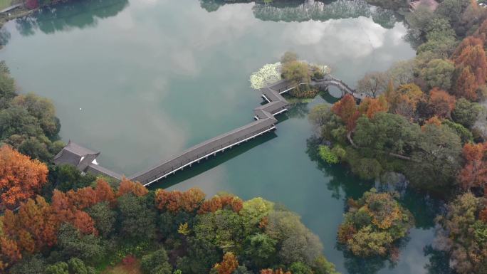 西湖浴湖湾秋色