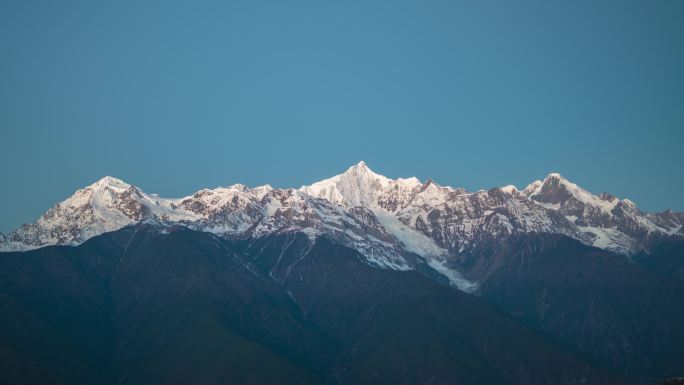 梅里雪山日照金山