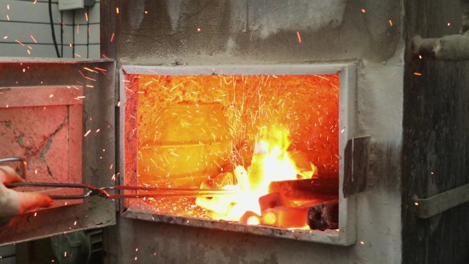 燃烧的木炭火苗明火果木炭火星火碳火炉炭炉
