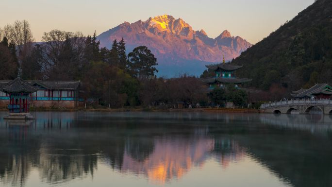 丽江玉龙雪山日出