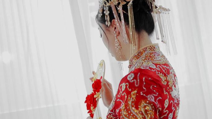 中式新娘圆扇摆拍