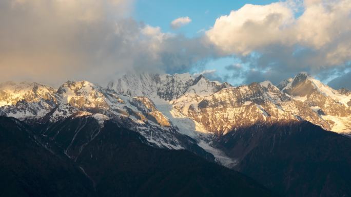 梅里雪山日照金山4k