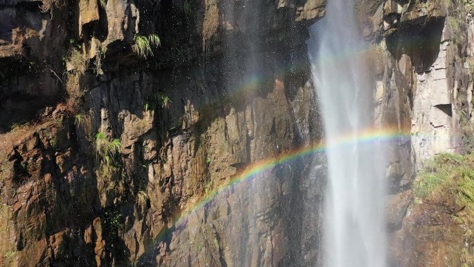 峡谷彩虹瀑布大片浪漫唯美大气峡谷秘境