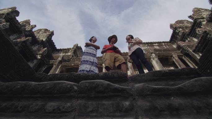 柬埔寨 吴哥窟 导游带中国游客参观讲解