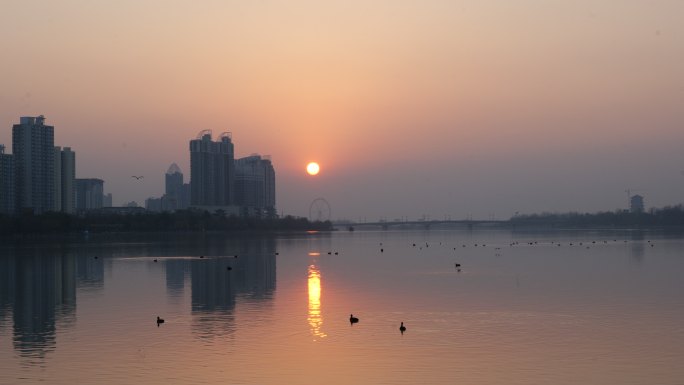 夕阳下的汉中江边