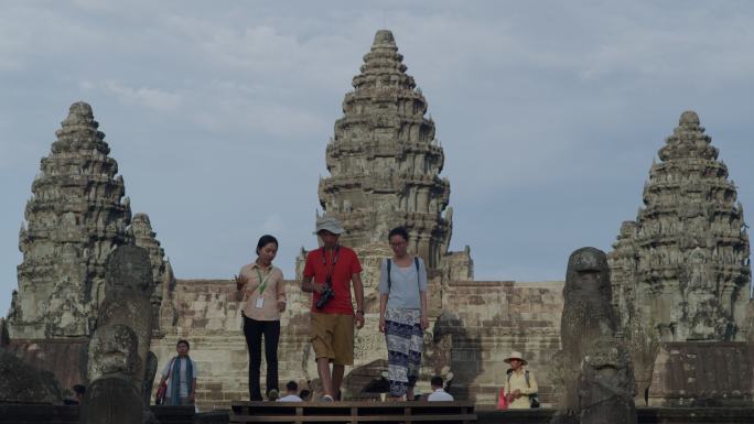 柬埔寨 吴哥窟 导游带中国游客参观讲解