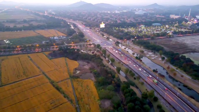 航拍麦田 道路 大自然 车流视频素材俯瞰