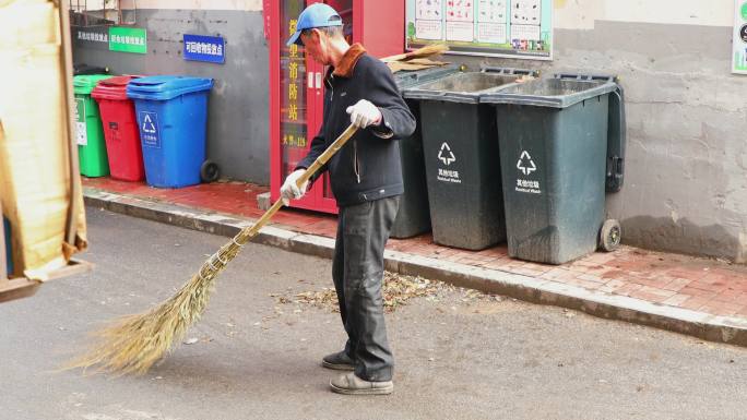 环卫工人扫地物业工作人员打扫卫生园区治理