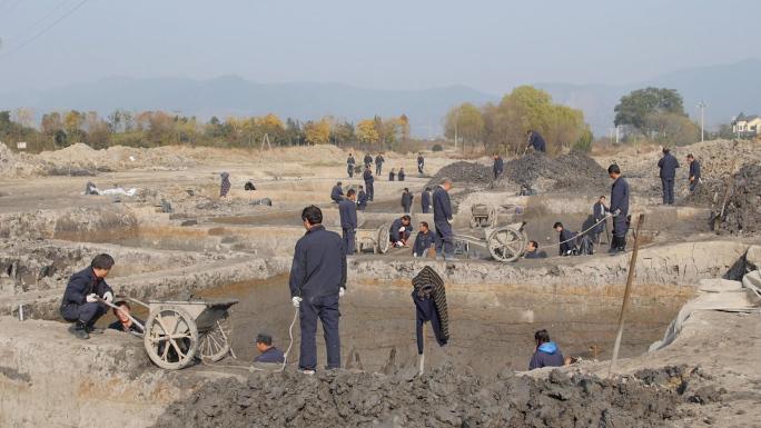 良渚考古挖掘土方作业