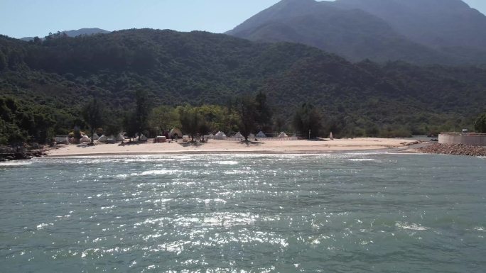 海岛深圳沙滩礁石海浪海景大海露营帐篷