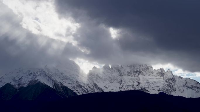 梅里雪山山峰延时03