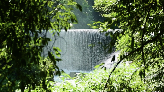 贵州小七孔景区瀑布流水