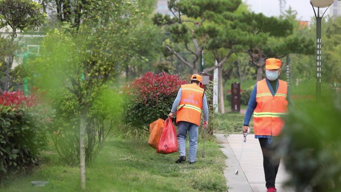4K环卫工人公园捡拾垃圾精致城市管理创建