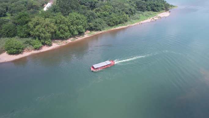 桂林漓江上的游船风光航拍