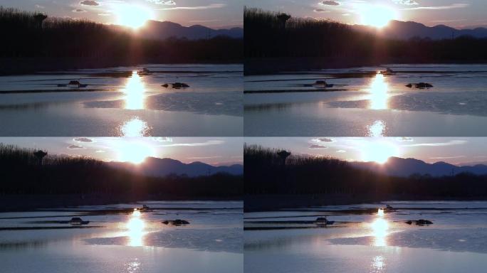 黄昏夕阳下唯美的湖面