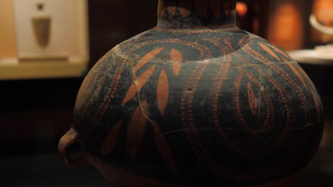 新石器时代马家窑文化豆荚纹双耳彩陶壶
