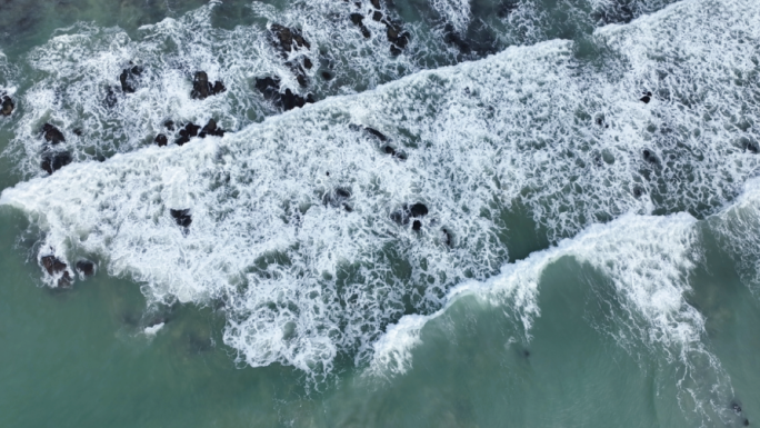 4k商用 海浪拍打岩石 超美航拍