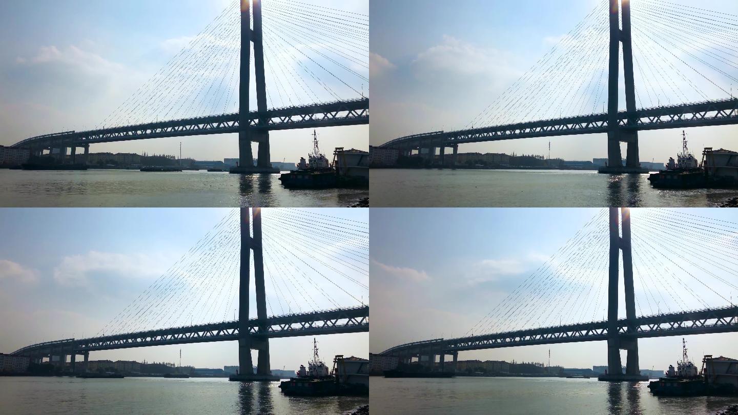 上海黄浦江江边大桥下行走的船只4k延时