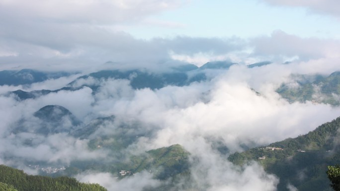 大气震撼的山顶云海景观