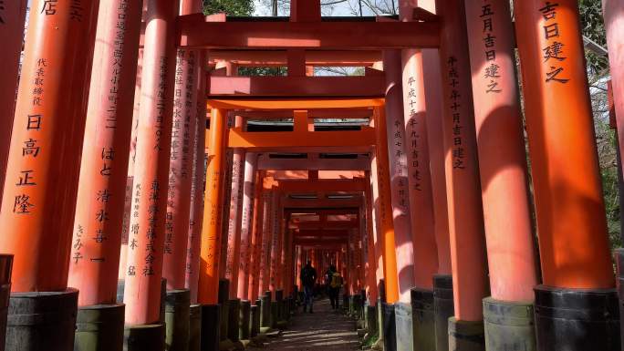 日本旅游景伏见稻荷大社朱红色牌坊千本鸟居