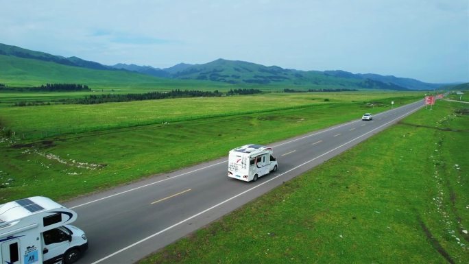 新疆伊犁唐布拉草原百里画廊房车旅行航拍