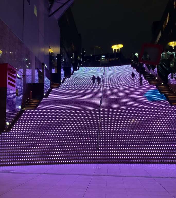 日本京都夜景LED楼梯屏幕日本商场京都站