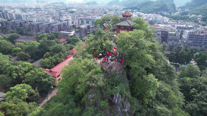 桂林王城独秀峰山景游客航拍